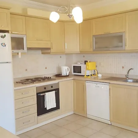 Sleeps 6 With Pool And Air Con شقة *