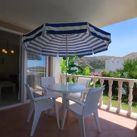 Sleeps 6 With Pool And Air Con شقة