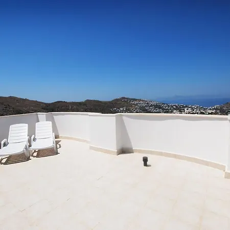 Sleeps 6 With Pool And Air Con *