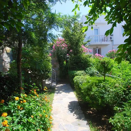 شقة Sleeps 6 With Pool And Air Con