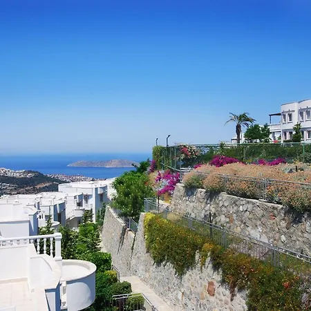 Sleeps 6 With Pool And Air Con Ortakent