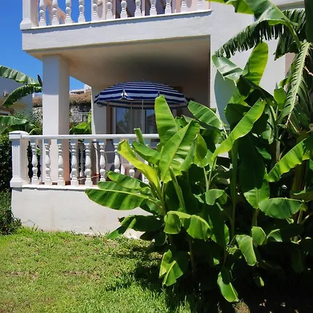 شقة Sleeps 6 With Pool And Air Con *