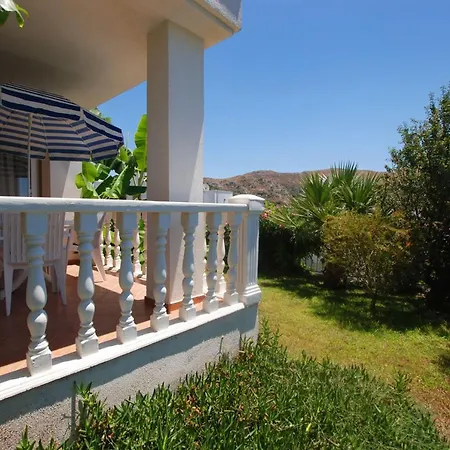 Sleeps 6 With Pool And Air Con